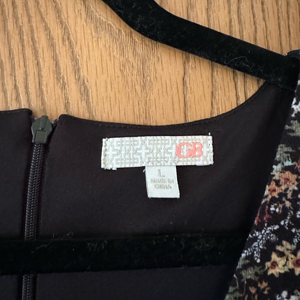 Split Pattern Dress - Picture 3 of 3